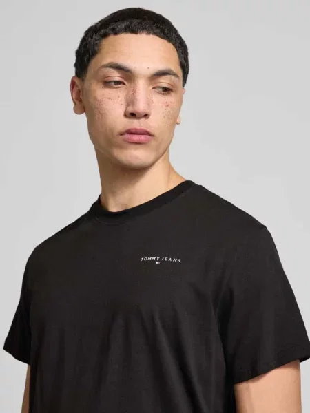 Koszulka z czystej bawełny w kroju slim fit model LINEAR CHEST TEE' Tommy Jeans czarna