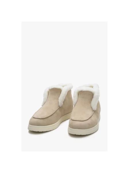 Велюровые лоферы Estro бежевые