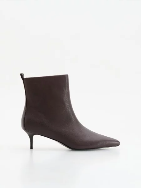 Reserved Botine din piele maro-închis maro