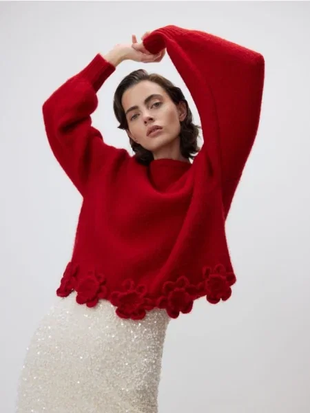 Reserved Sweter z kwiatową aplikacją czerwony