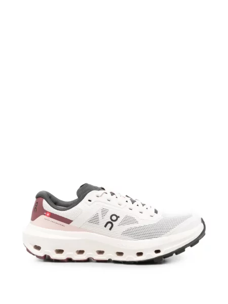Sneakerși On alb