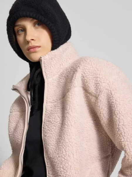 Kurtka typu krój regular fit z tkaniny typu teddy ze stójką model „SADIA” Pieces biała