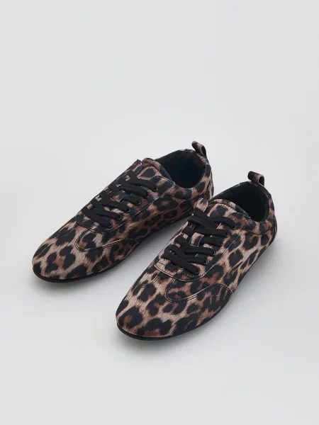 Кроссовки Reserved с принтом