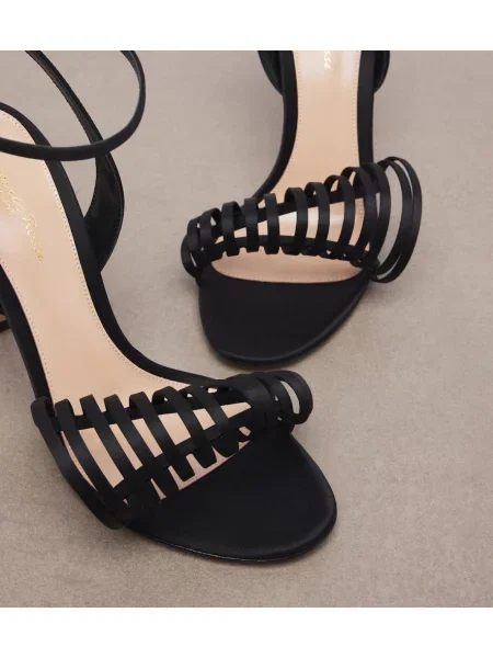 Sandale Gianvito Rossi din satin negru