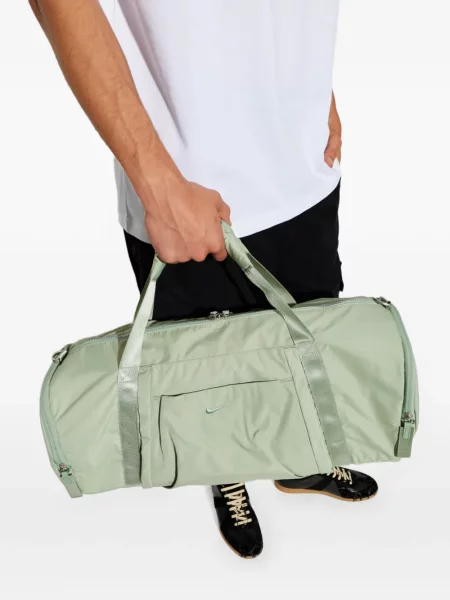 Decupat tricou Nike cu imagine cu cataramă verde