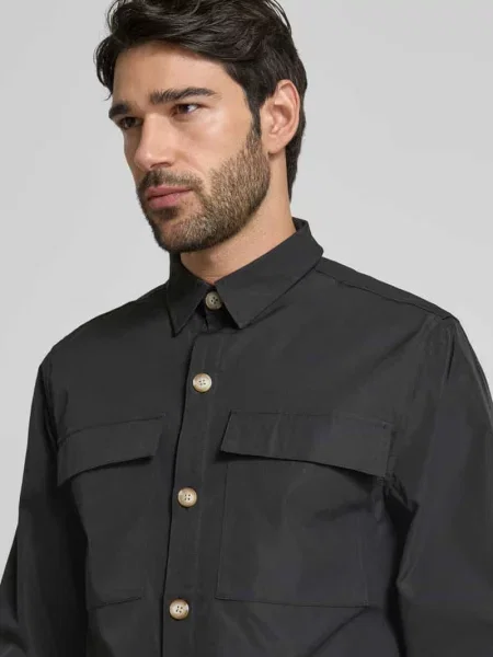 Kurtka koszulowa o kroju regular fit z z patką na piersi Colours & Sons czarna