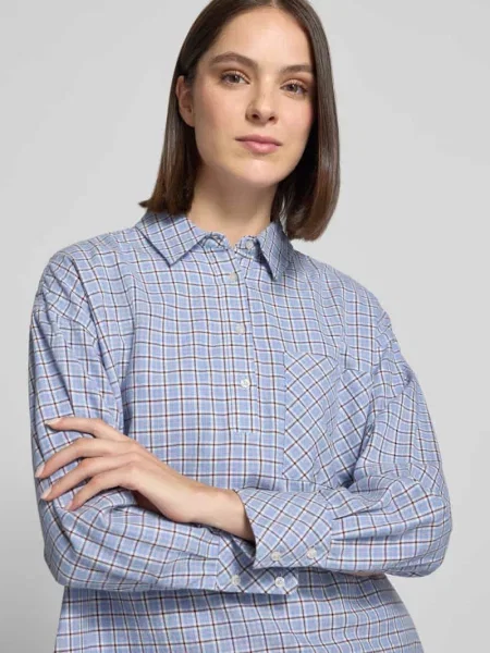 Bluzka o kroju regular fit we wzorze na całej powierzchni z brustaszą Emily Van Den Bergh