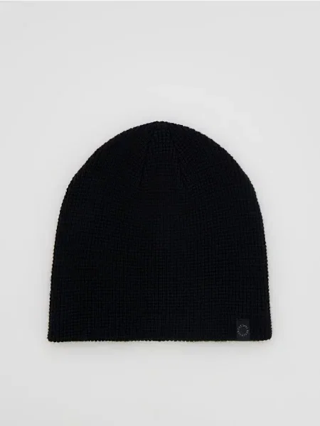 Шапка Reserved черная