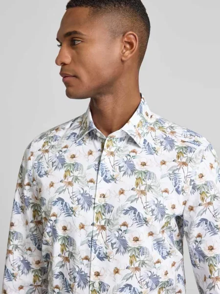 Koszula biznesowa o kroju slim fit z mieszanki bawełny z kołnierzykiem typu kent Olymp Level 5 biała