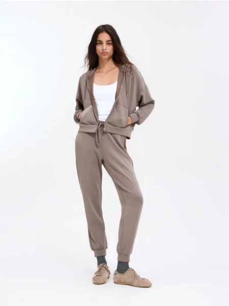Reserved Pantaloni cu conținut ridicat de modal cafeniu
