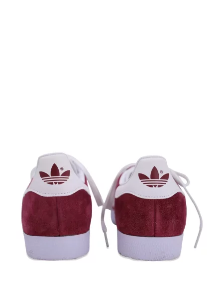 Sneakerși Adidas Gazelle din piele de căprioară cu dungi roșu