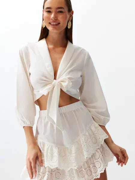 Haftowana spódnica mini Trendyol biała