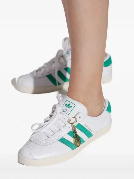 Sneakerși Adidas din piele de căprioară cu dungi alb