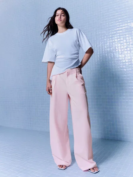 Bershka Pantaloni cutați pal roz