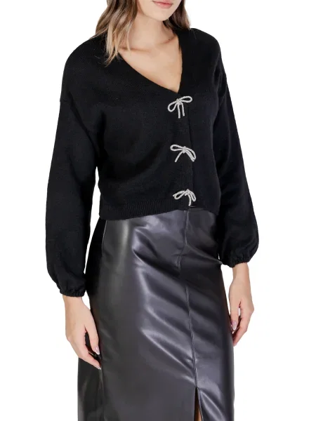 Pulover Only cu decolteu în V negru