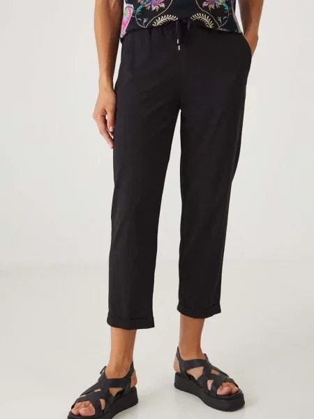 Панталон Medicine с кройка тип чино със стандартна талия черно