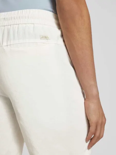 Szorty z dzianiny dresowej o kroju regular fit z mieszanki lnu model ‘BAY’ Blend białe
