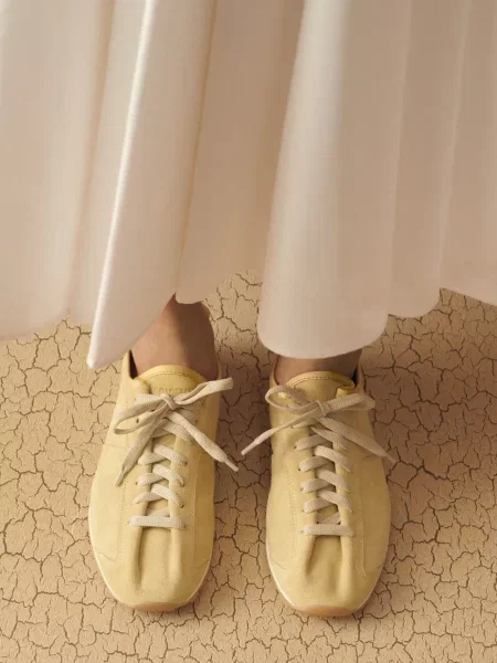 Τένις sneakers Jacquemus με κορδόνια σουέντ κίτρινο