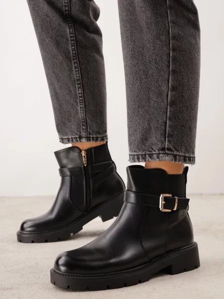 Botine biker cu talpă cu profil și panou decorate cu dungi cu cataramă Serilla negre