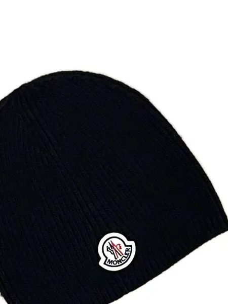 Căciulă Moncler tricotate cu autograf negru