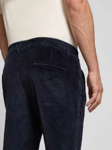 Spodnie sztruksowe o kroju regular fit z z tyłu model ‘CHASY’ Drykorn granatowe