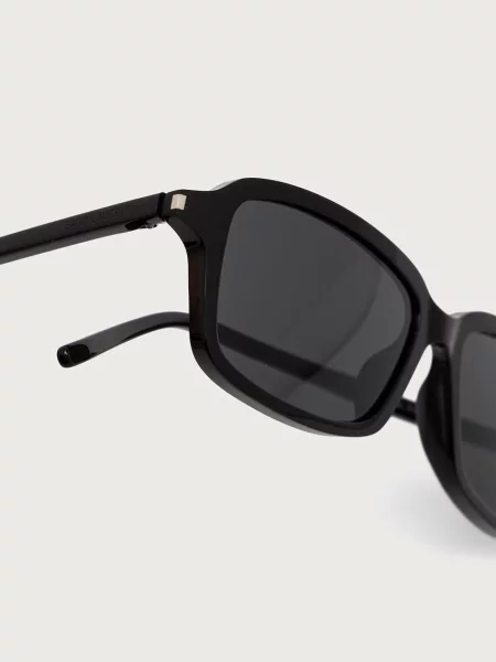 Солнцезащитные очки Saint Laurent