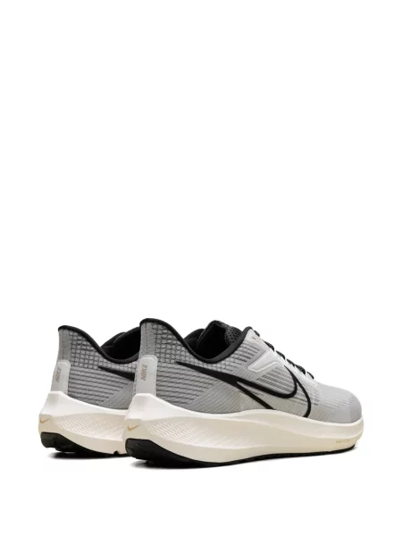 Бягане маратонки Nike Air Max бяло