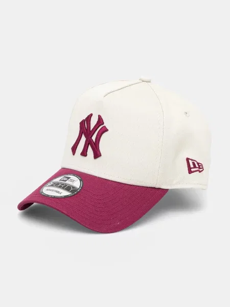 Шапка с козирка New Era с апликация бежово