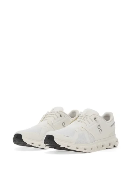 Sneakerși On alb