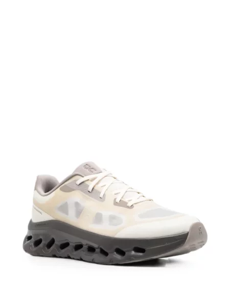 Sneakerși On