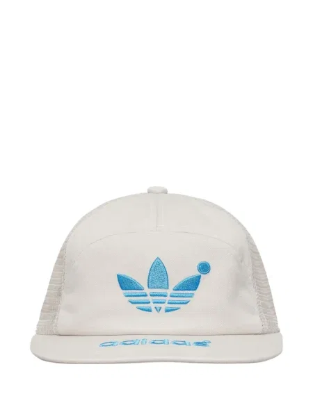 Șapcă Adidas cu dungi cu broderie de catifea alb