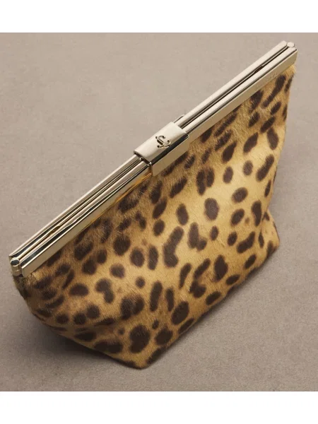 Geantă plic Jimmy Choo cu imagine cu model leopard bej