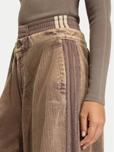 Adidas Hlače iz tkanine Corduroy Sst Wide Leg rjava