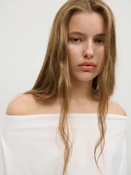 Koszulka z odkrytymi ramionami złamana biel Teen XXS MANGO TEEN