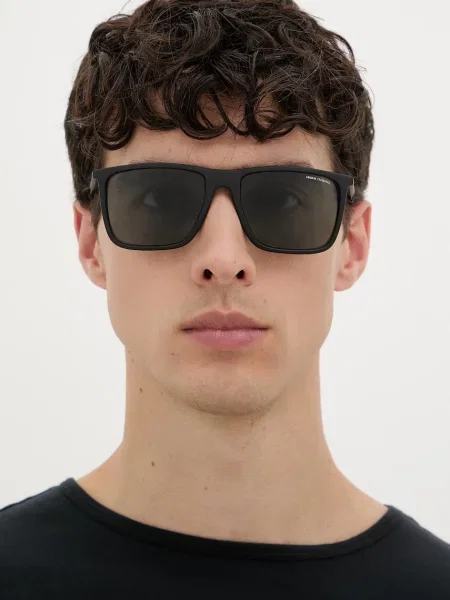 Armani Exchange férfi napszemüveg fekete