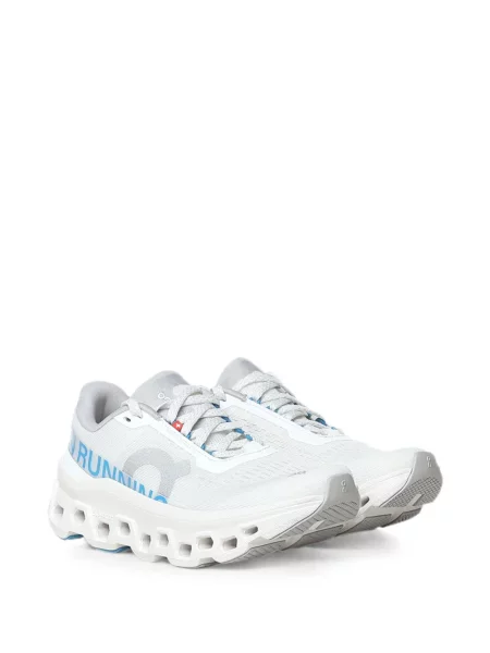 Sneakerși On alb
