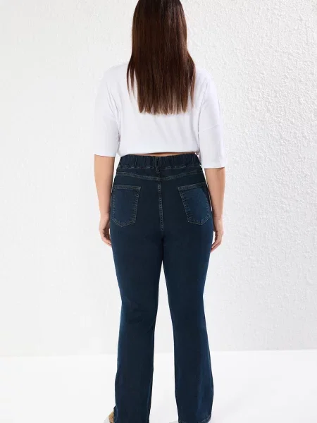 Trendyol Curve Dark Blue High Waisted Stitch Detailed Elastic Waist Flare Plus Size Jeans modra