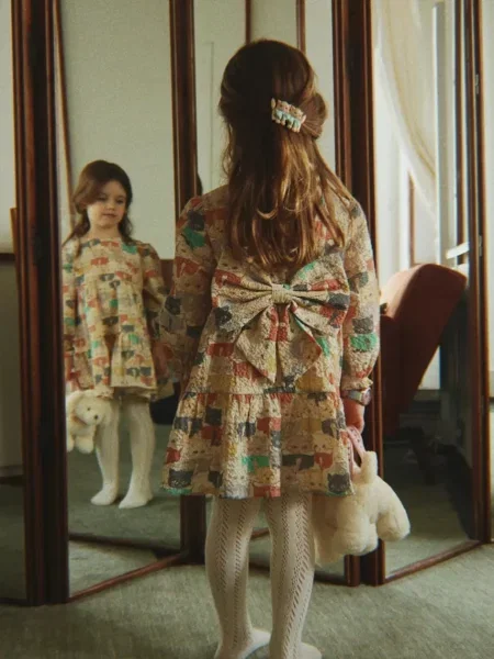 Konges Sløjd kiszélesedő ruha elasztánnal ELIN LS BOW DRESS GOTS bézs
