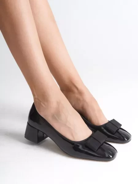 Salonarji Capone Outfitters z okroglo konico