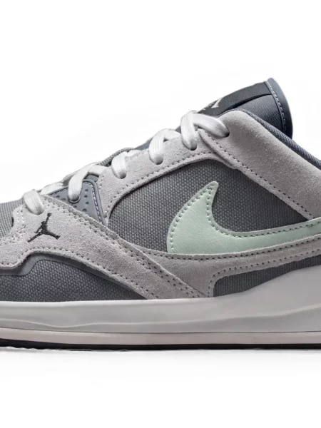 Sneakerși Jordan gri