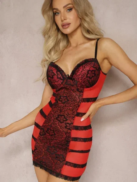 Elegancka Koszula Nocna ze Stringami i Subtelną Koronką Mareole czarna