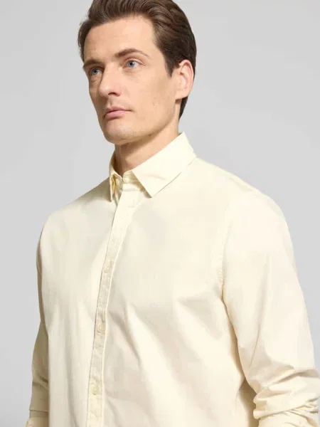 Koszula casualowa o kroju regular fit z kołnierzykiem typu kent model ‘Christaldo’ Matinique biała