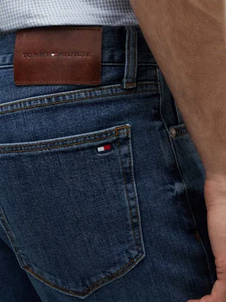 Jeansy o kroju straight fit z mieszanki bawełny Tommy Hilfiger niebieskie