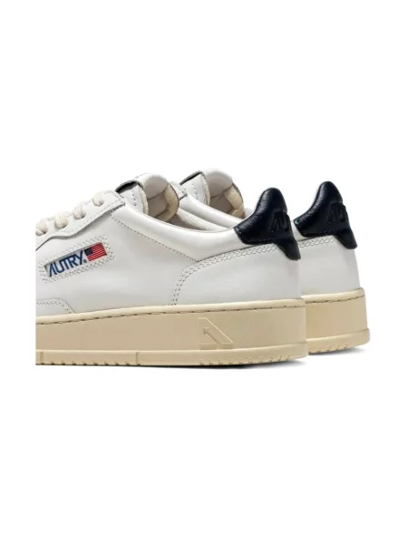 Sneakersy Autry skórzane białe