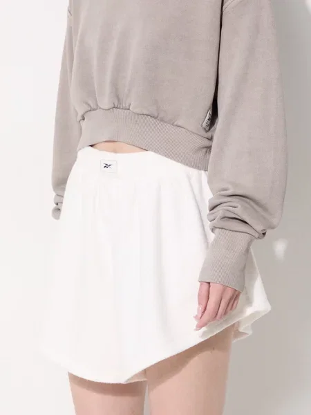 Pantaloni scurți Reebok din material terry alb