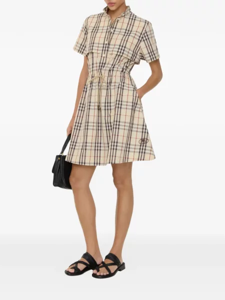 Rochie Burberry în carouri de costum