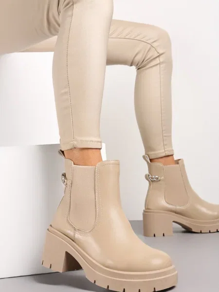 Botine cu bloc și lanț decorativ Shalise bej