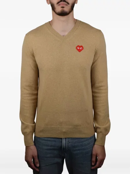Пуловер Comme Des Garçons Play с V-образно деколте със сърца