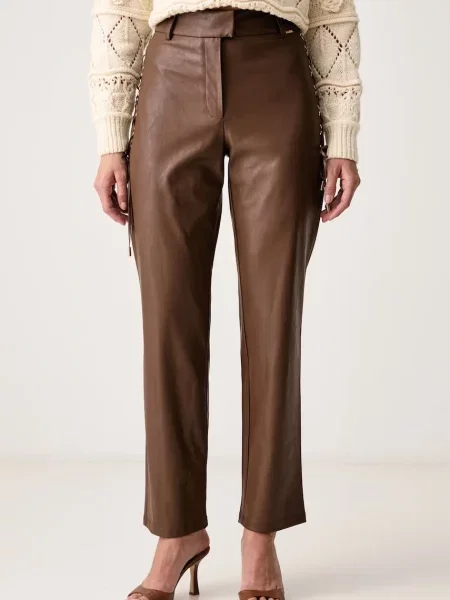 Fracomina pantaloni straight pentru femei din imitație de piele maro