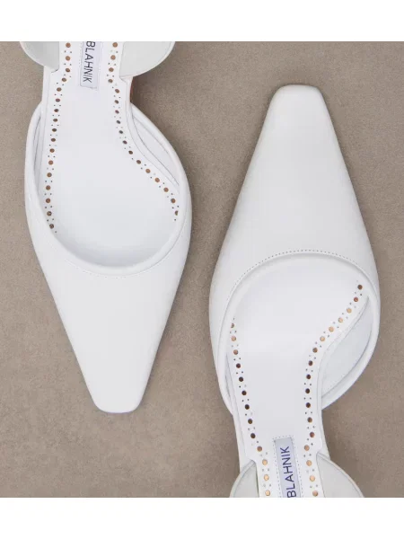 Pantofi cu toc Manolo Blahnik din piele slingback alb